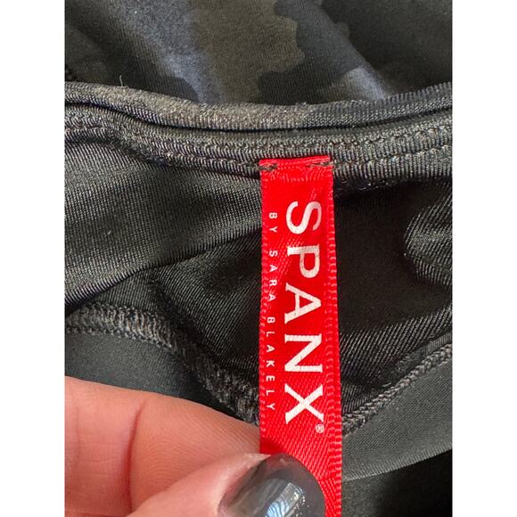 SPANX Faux Leather Camo Leggings Black Camo Size Small - Picture 6 of 11